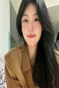 长篇小说重生不舔校草后，反被他求婚啦
