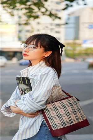 会议上未婚妻嫌我多嘴，我闭嘴后公司却倒闭了目录