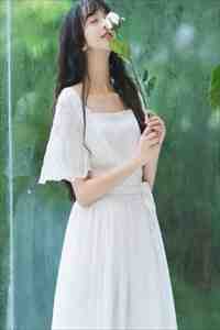 逃出囚笼归来，她将世子踢下神坛无删减版