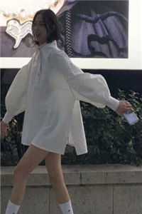 会议上未婚妻嫌我多嘴，我闭嘴后公司却倒闭了已完结