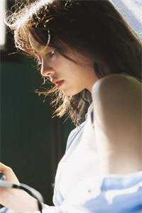 女总裁将五百万奖金颁给实习生后，我直接让公司破产章节