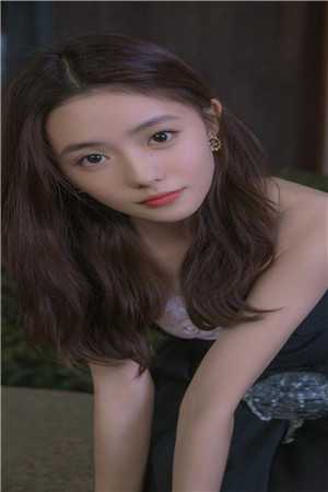 逃出囚笼归来，她将世子踢下神坛最新章节列表