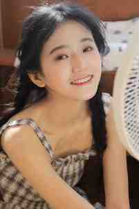 逃出囚笼归来，她将世子踢下神坛热门推荐