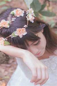 娇弱美人手指轻勾，腹黑相公把她亲懵全文