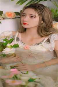 逃出囚笼归来，她将世子踢下神坛小说畅读